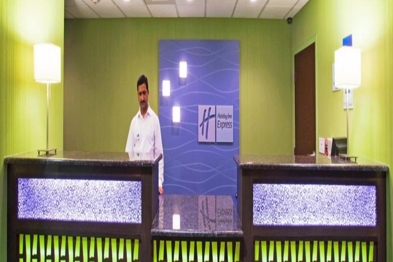 Holiday Inn Express Hotel & Suites Orlando - Apopka By Ihg Forest City Exterior photo